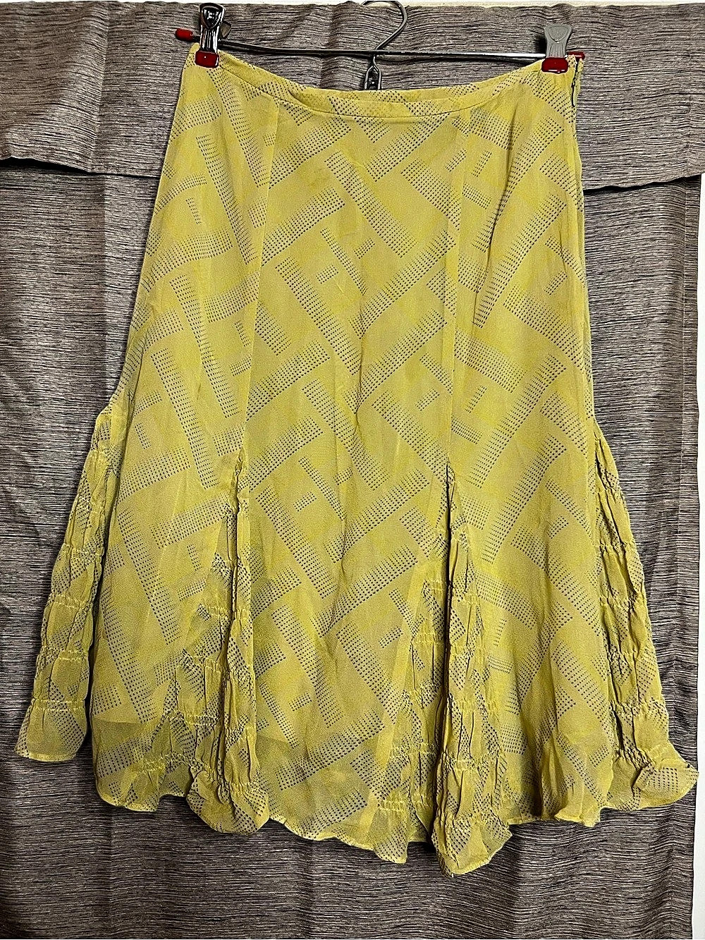 Betsey Johnson type (Blush) Geo midi Skirt in Yellow/Olive Size Small Like New 1